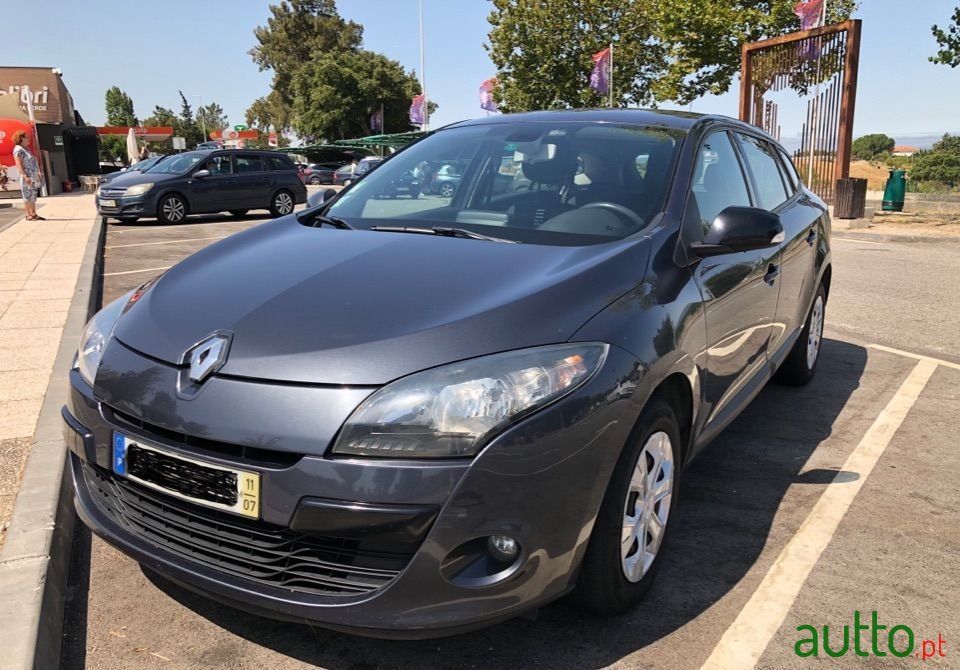 2011' Renault Megane Sport Tourer photo #1