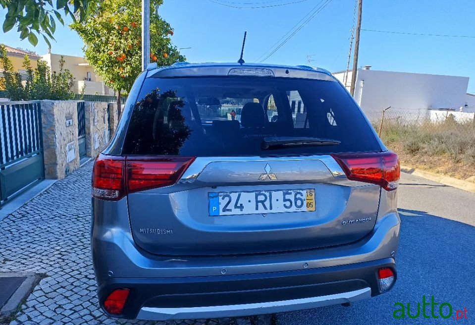 2016' Mitsubishi Outlander photo #4