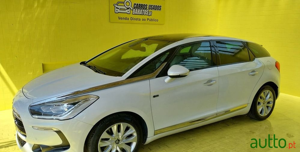 2013' Citroen DS5 photo #2