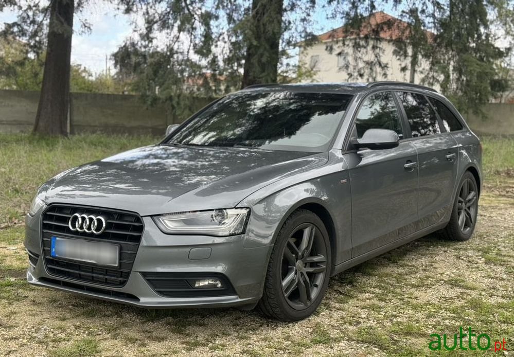 2013' Audi A4 Avant photo #1