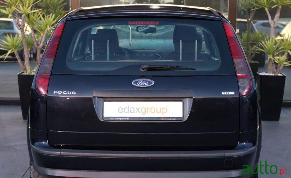 2005' Ford Focus Sw photo #2