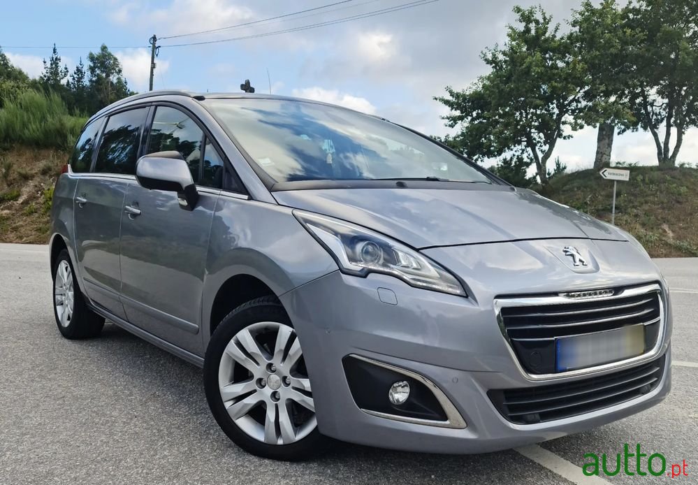 2015' Peugeot 5008 photo #1