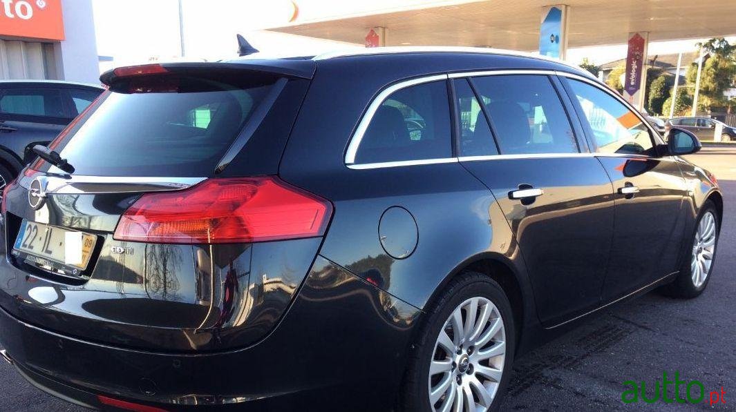 2009' Opel Insignia Sports Tourer photo #2