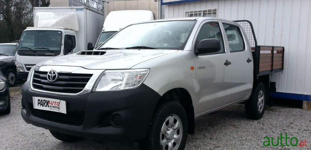 2012' Toyota Hilux photo #2