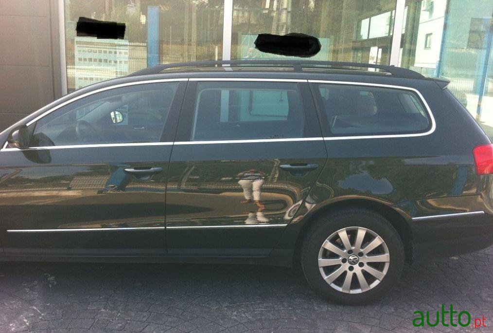 2004' Volkswagen Passat 2.0 TDi Sportline photo #1