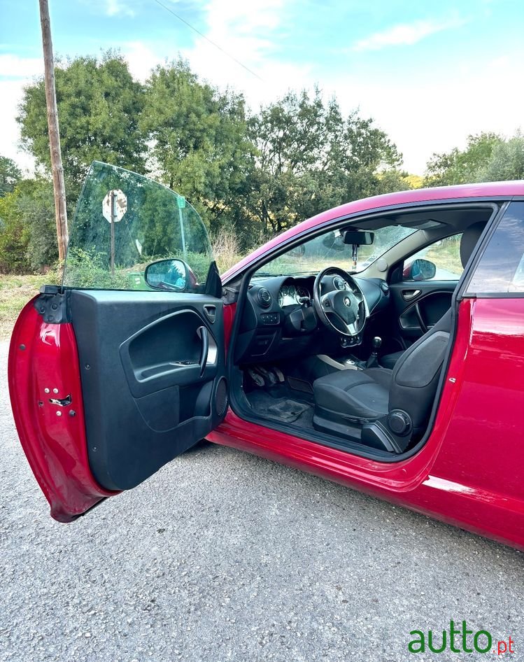 2012' Alfa Romeo MiTo photo #6