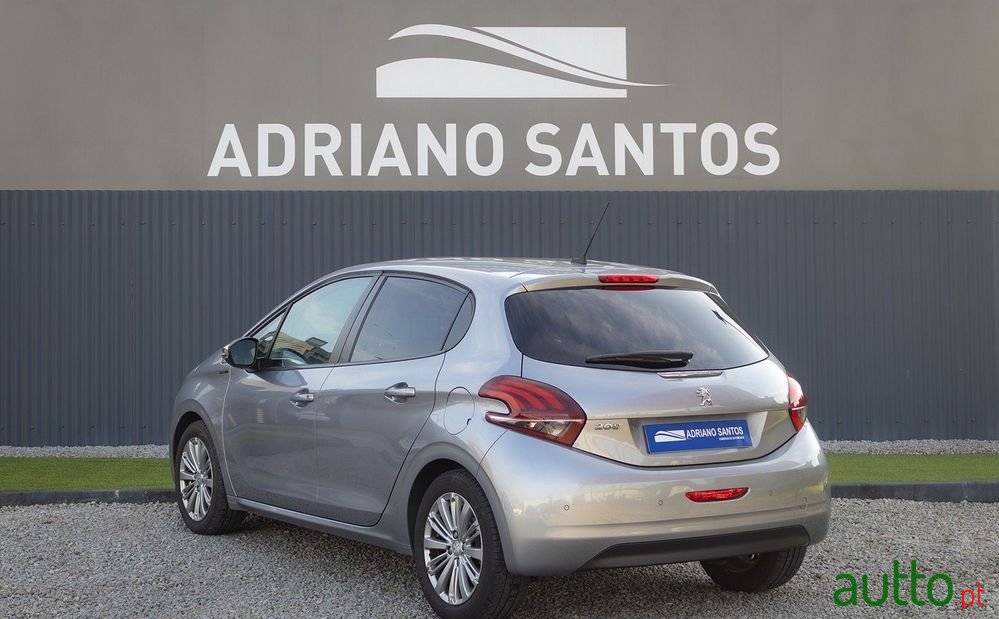 2019' Peugeot 208 1.6 Bluehdi Style photo #3