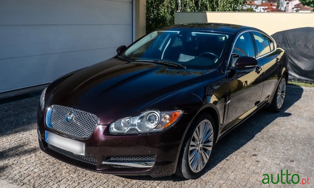 2010' Jaguar XF photo #2