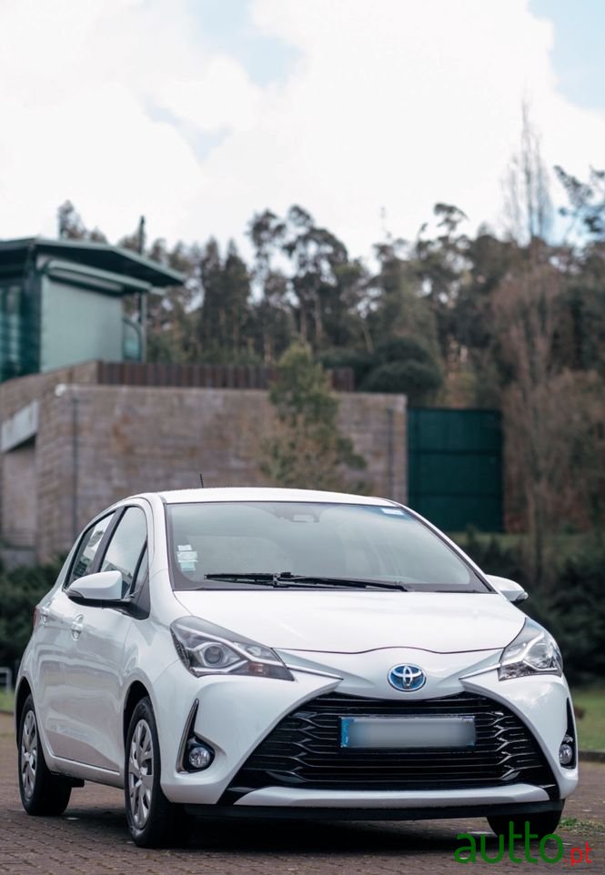 2018' Toyota Yaris photo #2