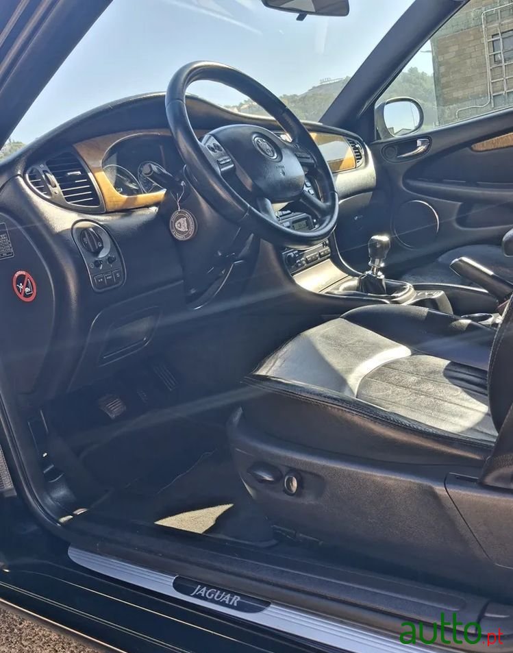 2004' Jaguar X-Type 2.0 D Executive photo #4