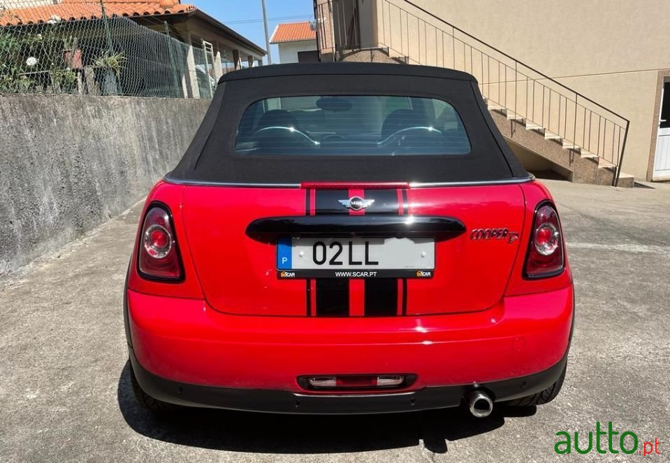 2011' MINI Cabrio photo #5