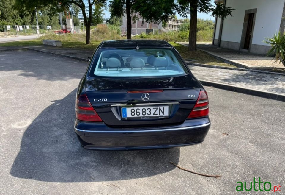 2005' Mercedes-Benz E-270 photo #3