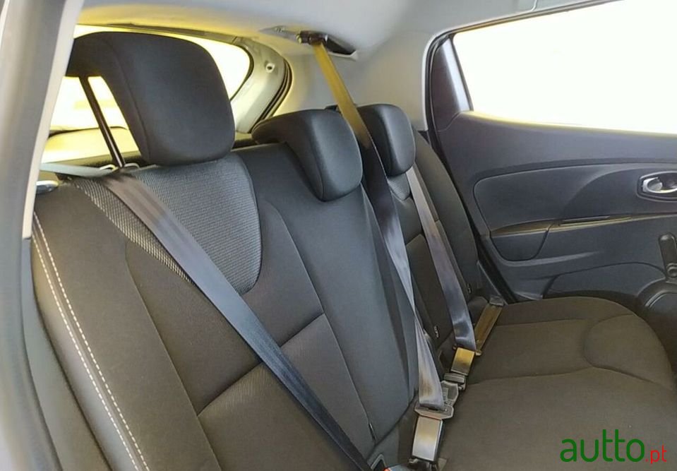 2019' Renault Clio photo #6