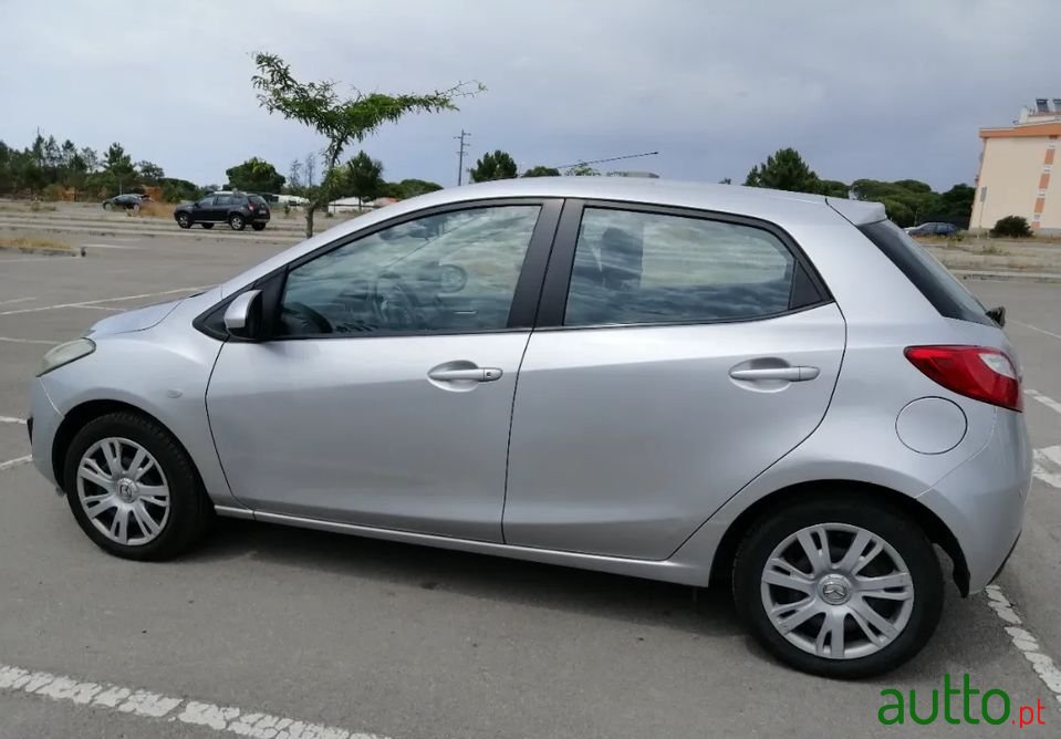 2012' Mazda 2 photo #4