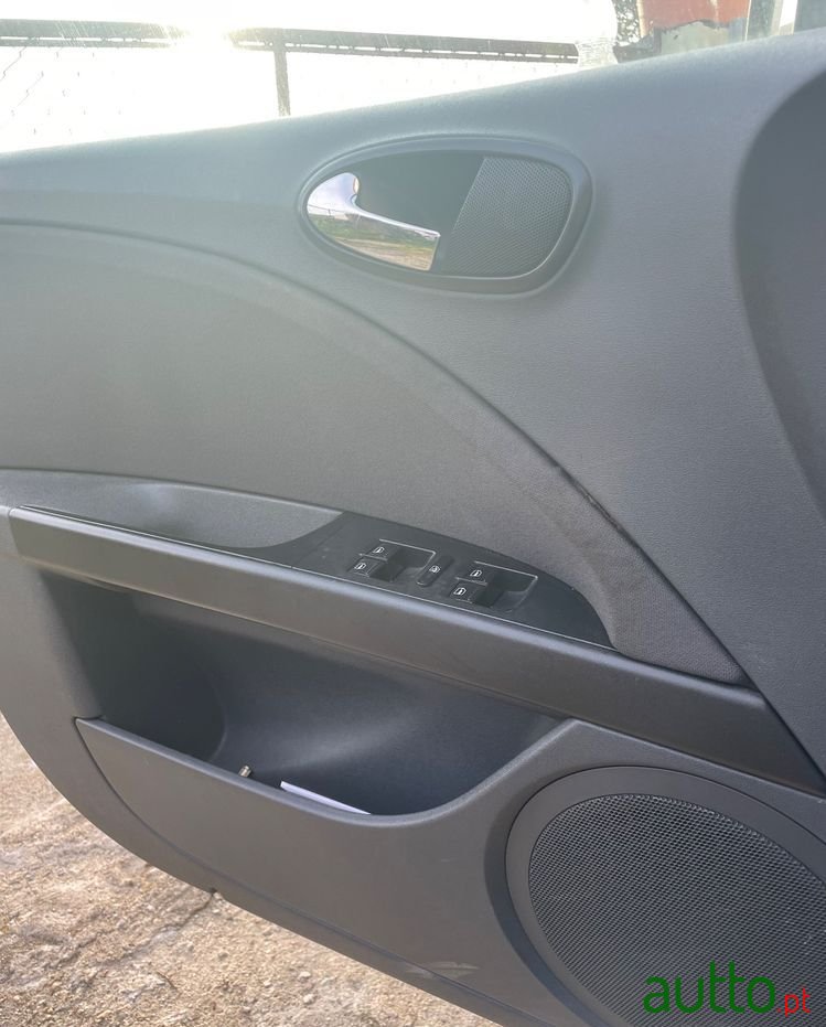 2008' SEAT Leon photo #3