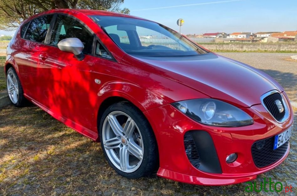 2011' SEAT Leon photo #4