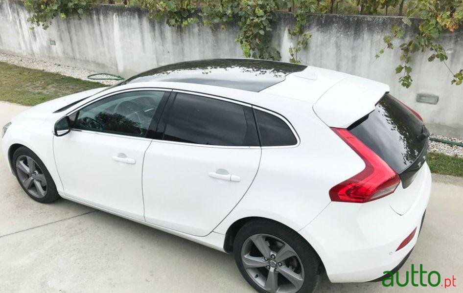 2012' Volvo V40 photo #3