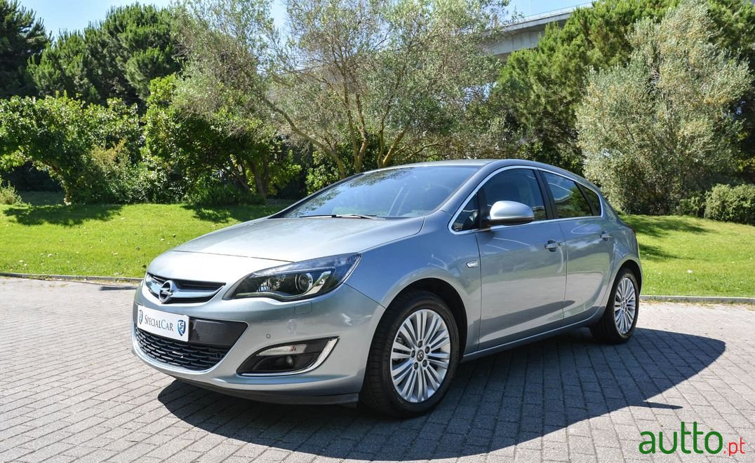 2016' Opel Astra photo #2