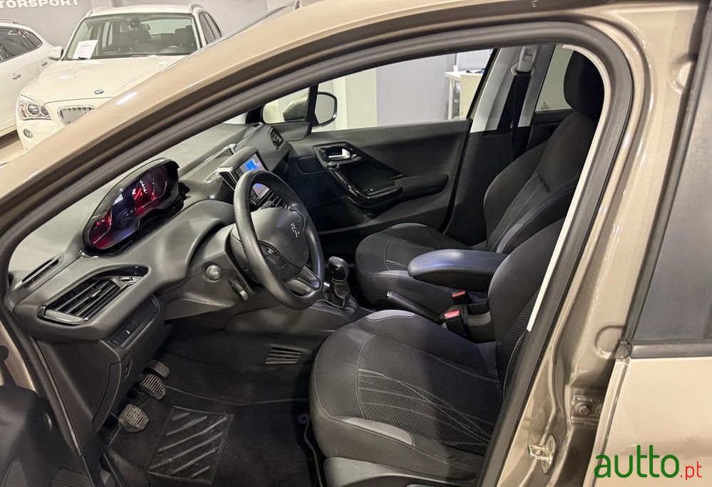 2012' Peugeot 208 1.2 Vti Active photo #5