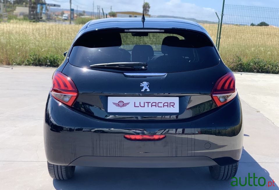 2019' Peugeot 208 photo #2