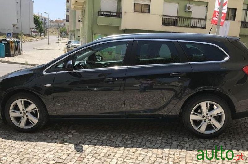 2014' Opel Astra Sports Tourer photo #3