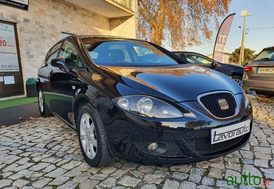 2007' SEAT Leon photo #2