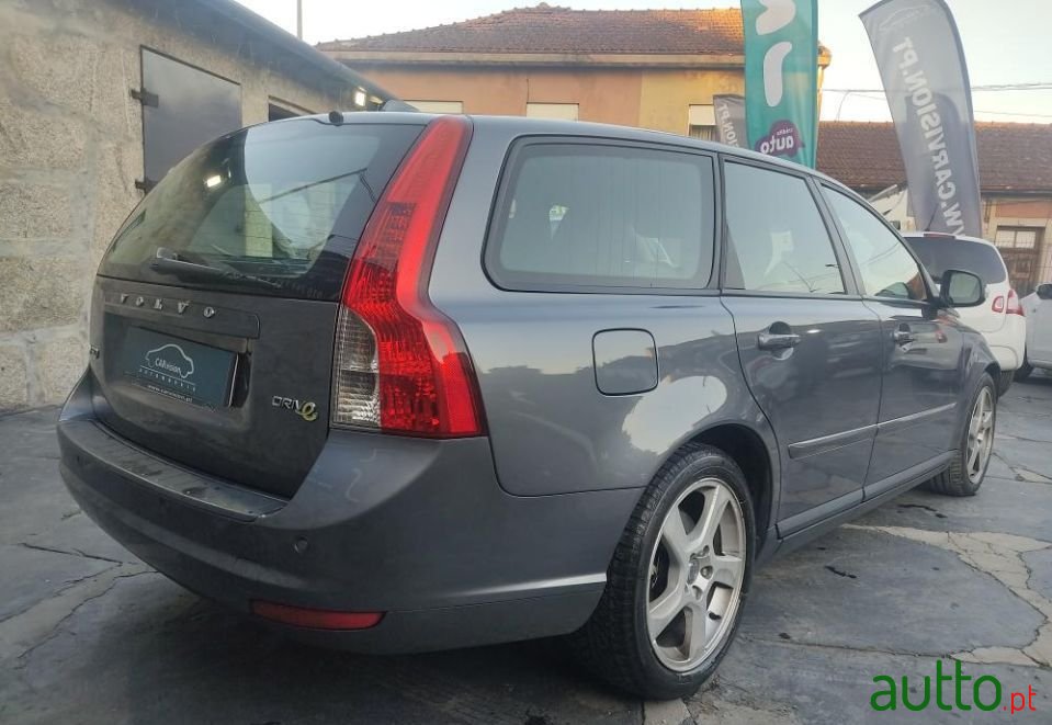 2011' Volvo V50 photo #3