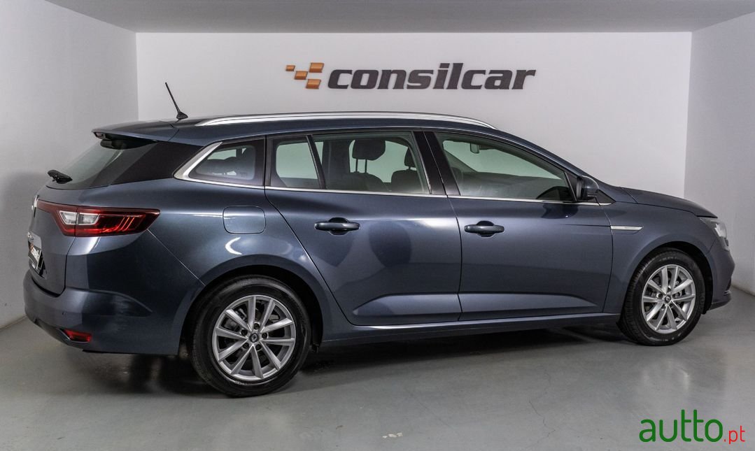 2017' Renault Megane Sport Tourer photo #6