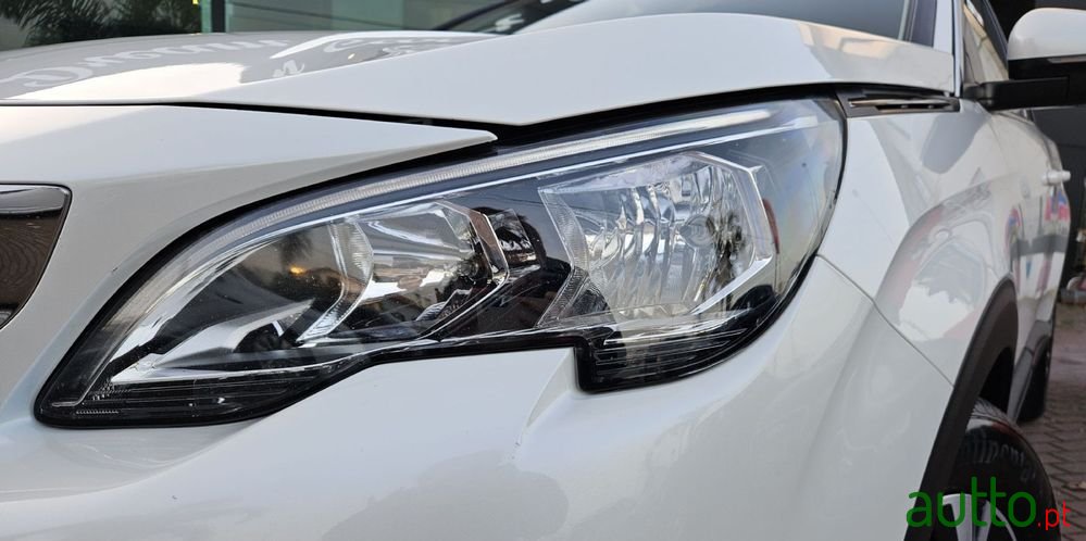 2019' Peugeot 5008 1.5 Bluehdi Active photo #2