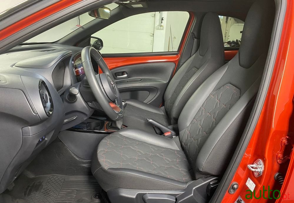 2022' Toyota Aygo X 1.0 Envy photo #6