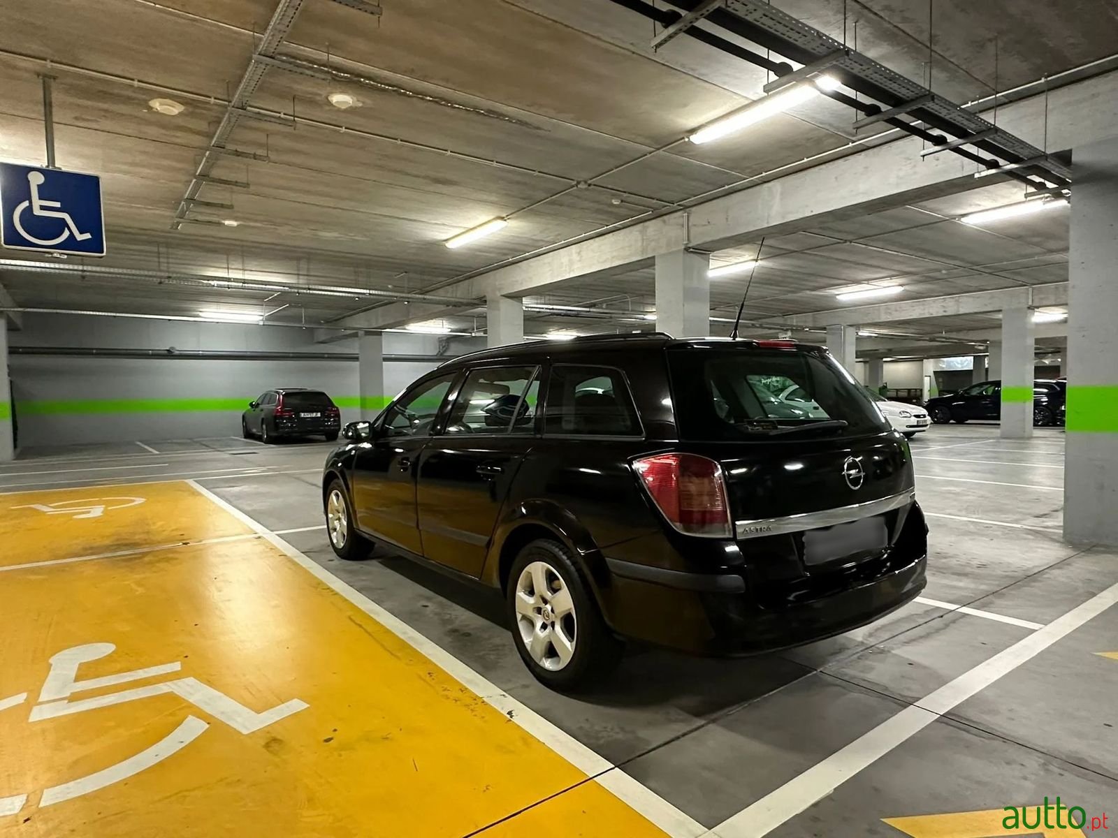 2006' Opel Astra Caravan photo #2