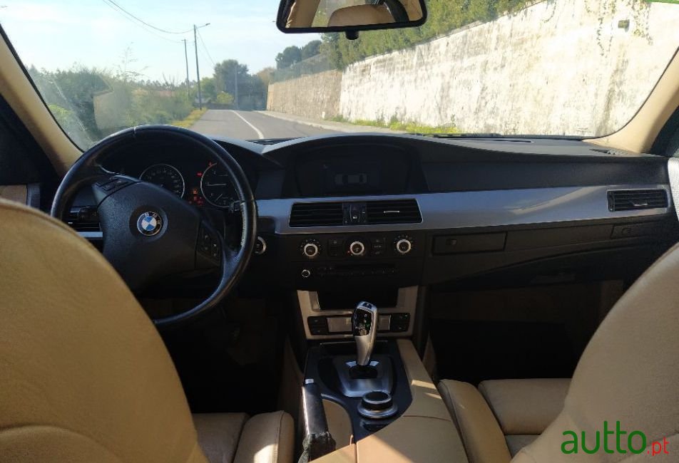 2007' BMW 520 Sport photo #5
