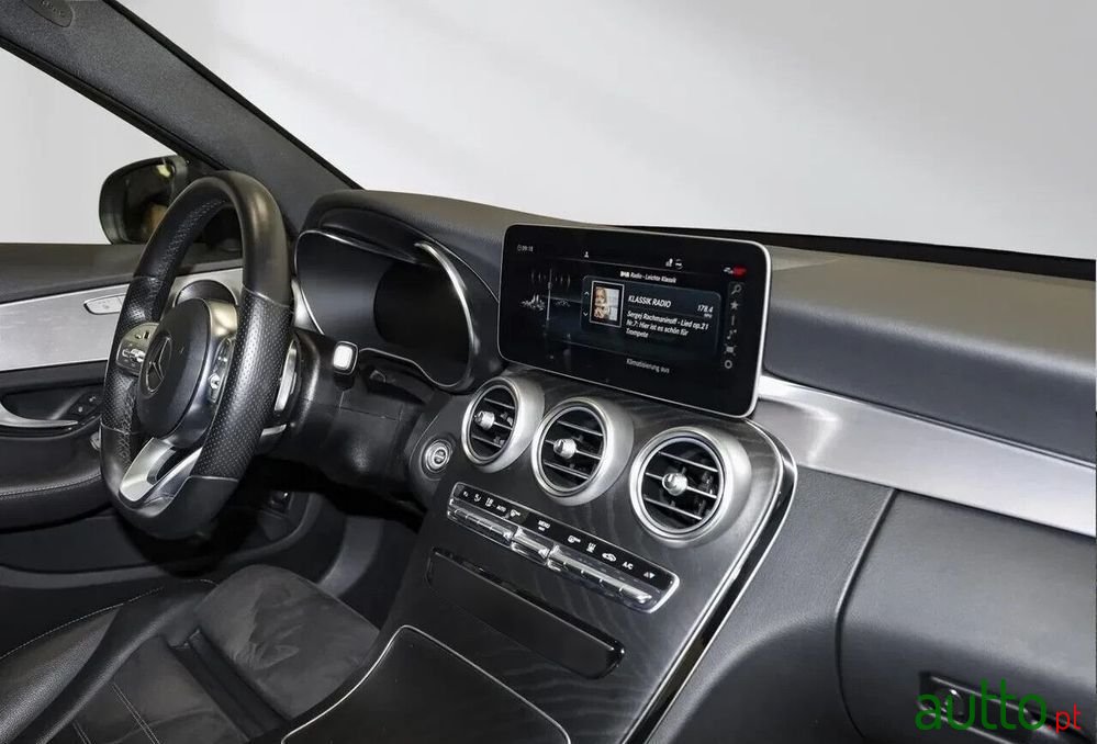 2021' Mercedes-Benz Classe C photo #5