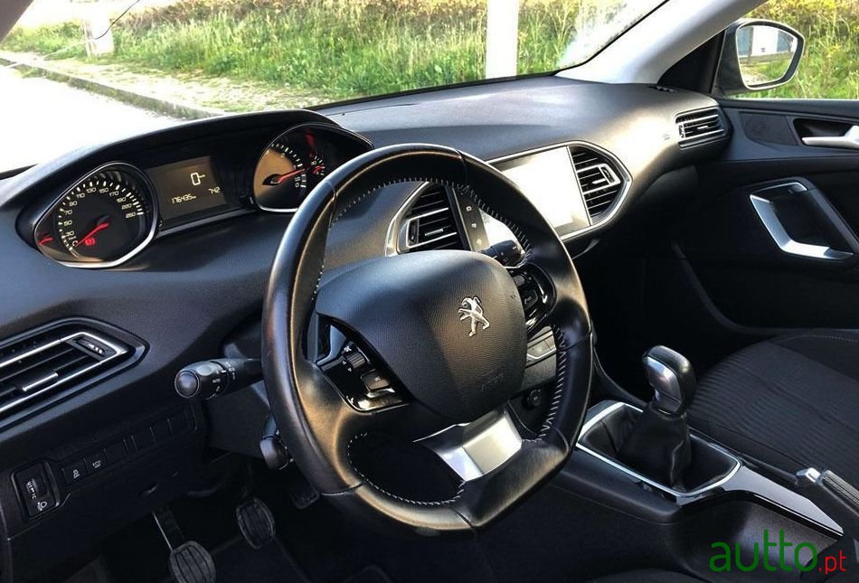 2016' Peugeot 308 photo #3
