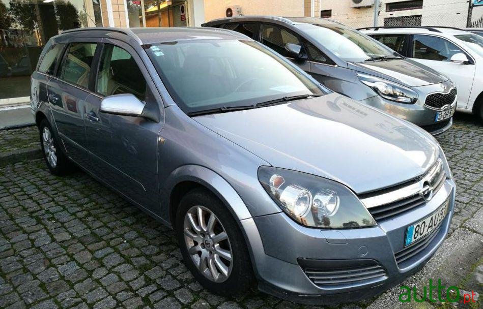 2005' Opel Astra 1.3 Cdti Elegance photo #1