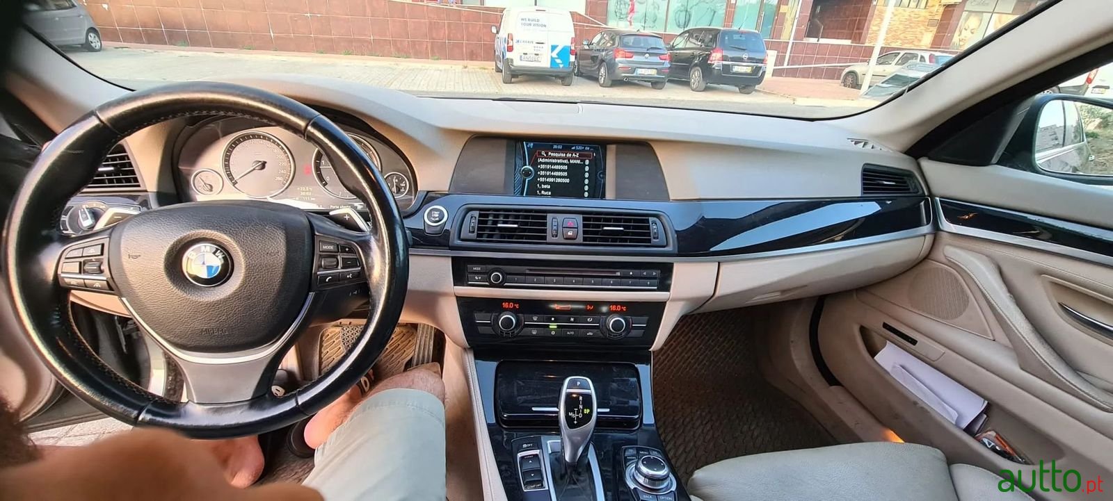 2011' BMW 525 photo #2