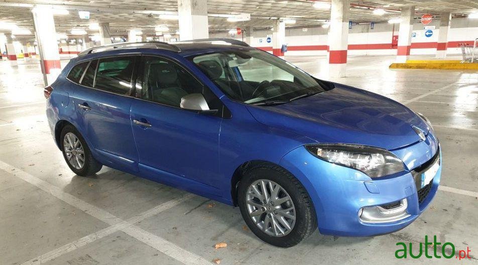 2013' Renault Megane Sport Tourer photo #3