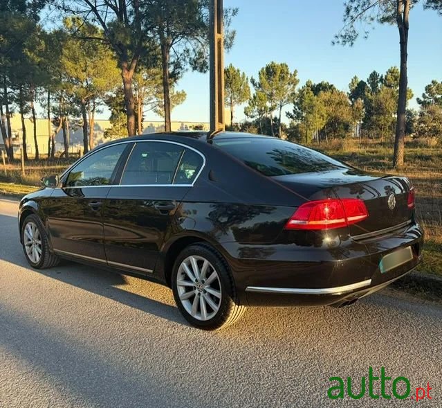 2011' Volkswagen Passat photo #1