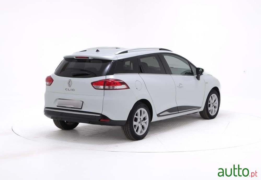 2021' Renault Clio Sport Tourer photo #3