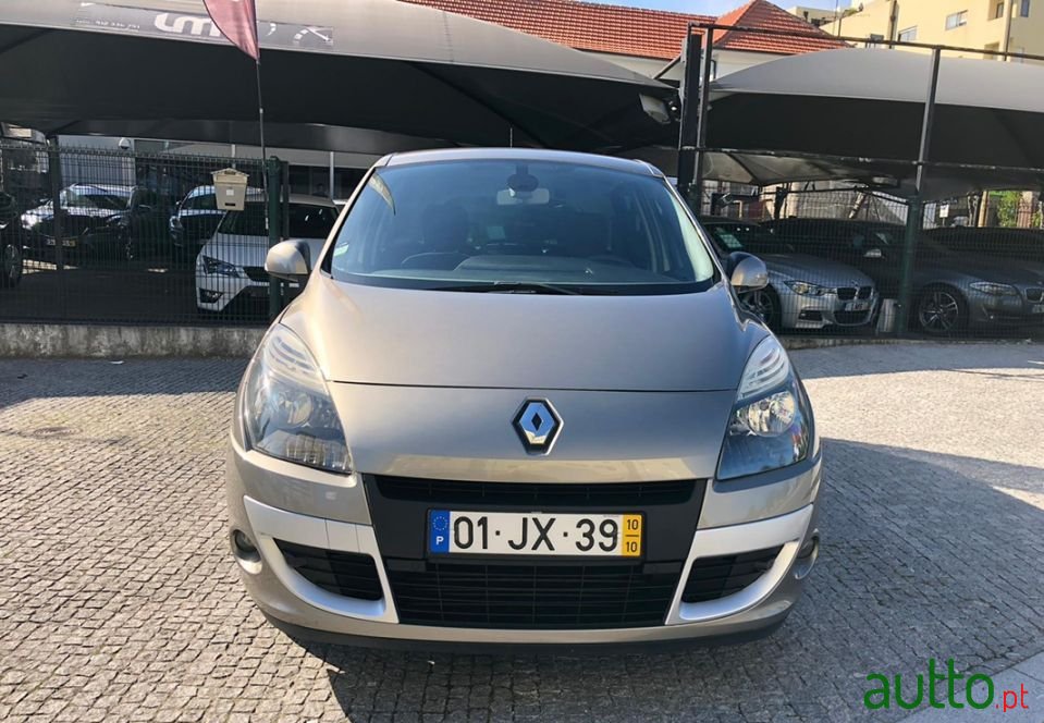 2010' Renault Scenic photo #2