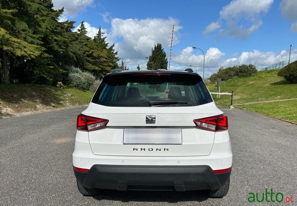 2018' SEAT Arona 1.6 Tdi Style photo #5