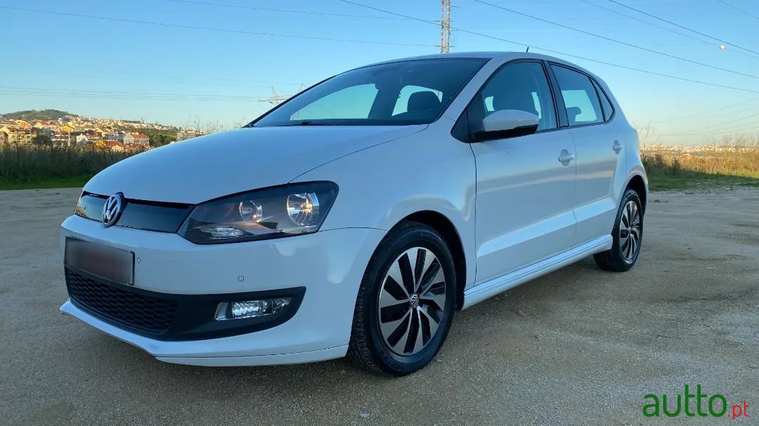 2015' Volkswagen Polo photo #3