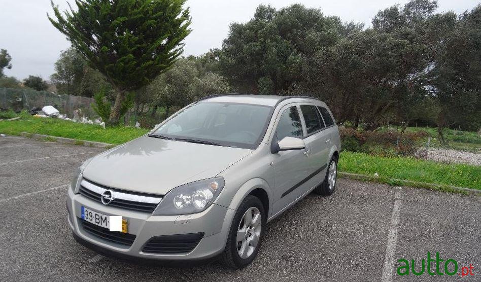 2006' Opel Astra Caravan photo #1