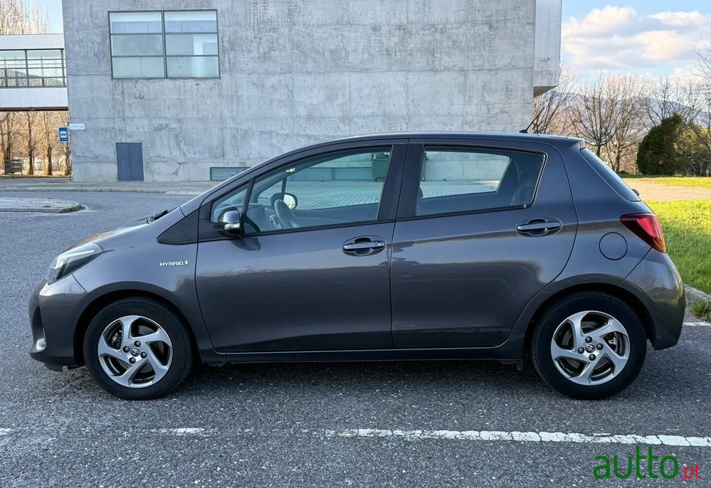 2015' Toyota Yaris photo #2