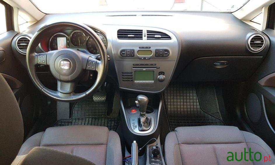 2004' SEAT Leon 1P photo #1