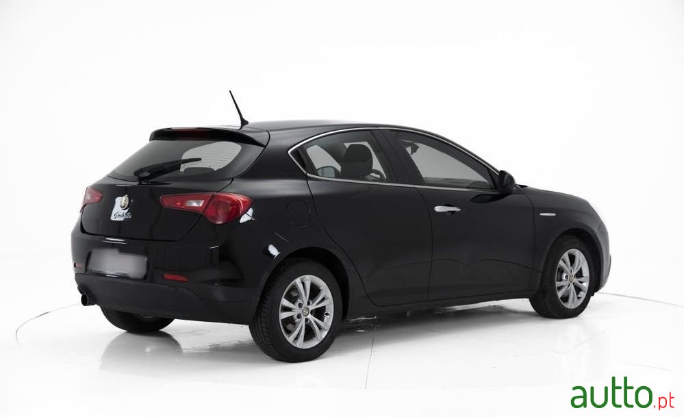 2010' Alfa Romeo Giulietta photo #3