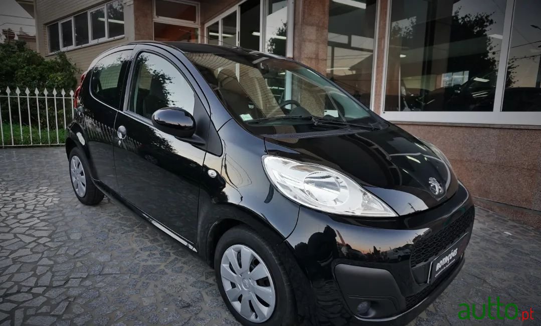 2012' Peugeot 107 photo #3