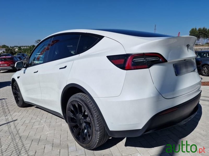 2023' Tesla Model Y Standard Rwd photo #3