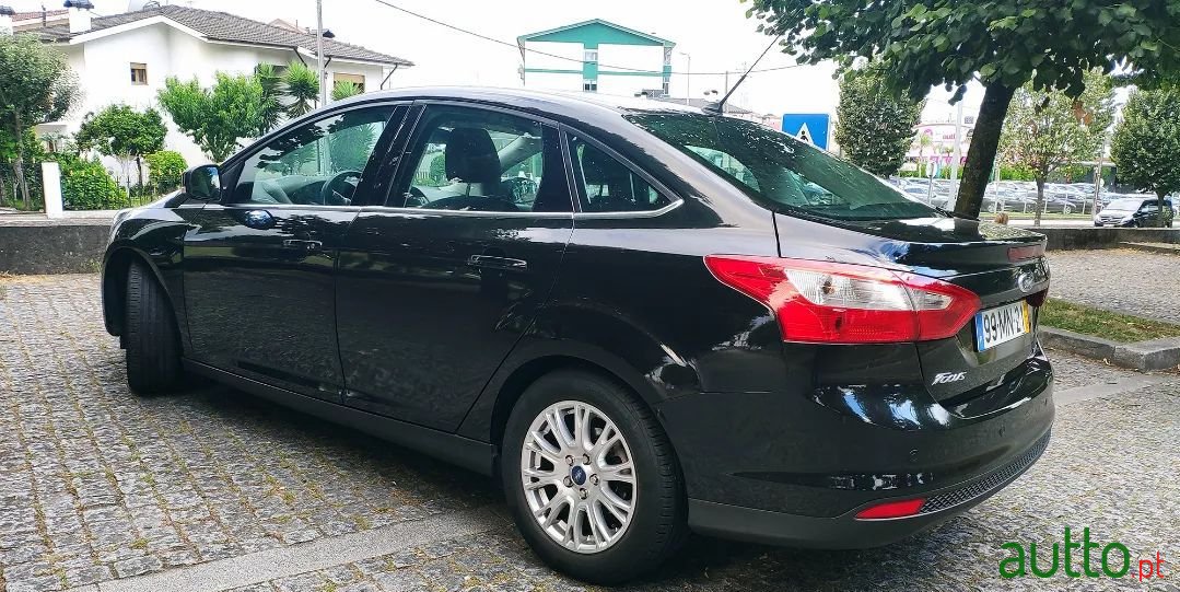 2011' Ford Focus photo #6