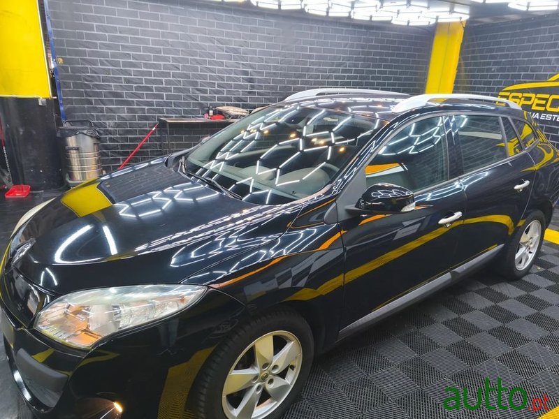 2012' Renault Megane Sport Tourer photo #1